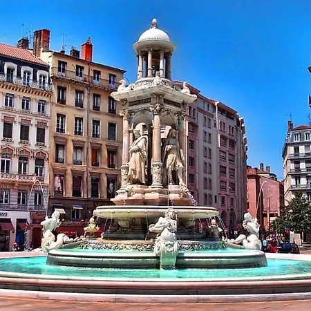 2, Plein Centre, 60m2, Place Des Jacobins